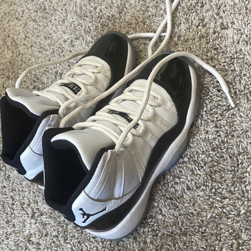 Air Jordan 11 concord
